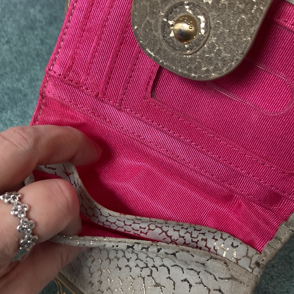 SOLDโผ๏ธ๐Genuine HOBO Beige & Gold Leather Wallet - Picture 7 of 9